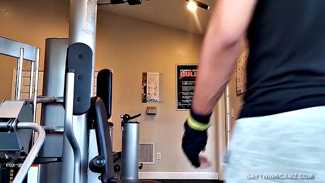 Amateur Damian Jerks Off In Vehicle