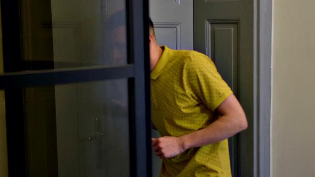 Татуированная латинка с большой задницей кончает во время жёсткого анала