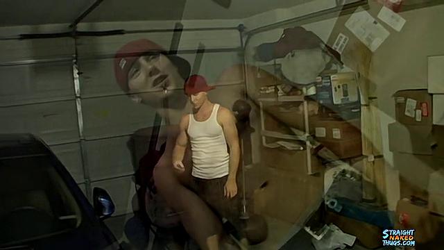 Best Friend Films: Келли Купер дрочит свой огромный необрезанный член - Келли Купер и Иан Мадрок