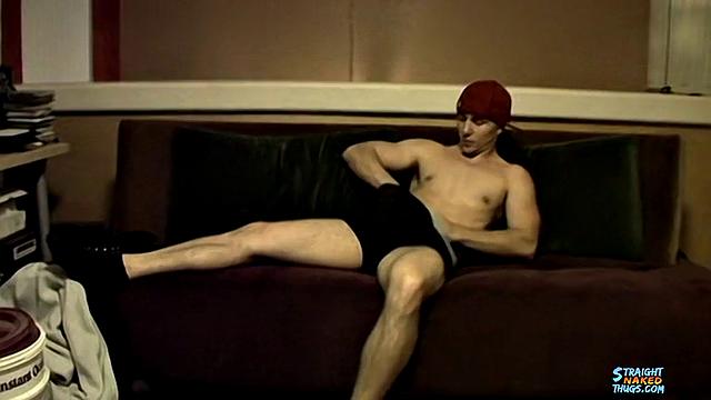 Best Friend Films: Келли Купер дрочит свой огромный необрезанный член - Келли Купер и Иан Мадрок