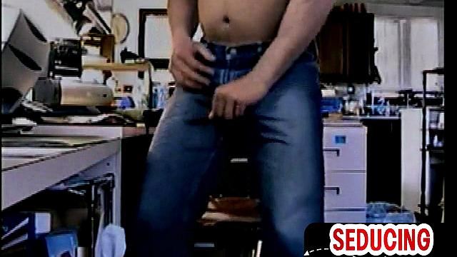 Straight homemade stud cums in DILF's mouth after solo jerking