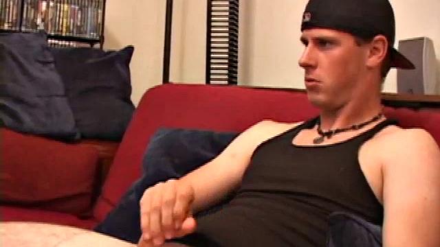 Amateur Maxxx Wood Masturbates