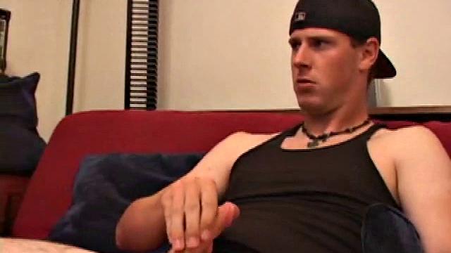 Amateur Maxxx Wood Masturbates