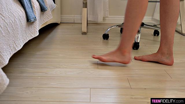 Амбер страстно трахается с Брэдом после его возвращения