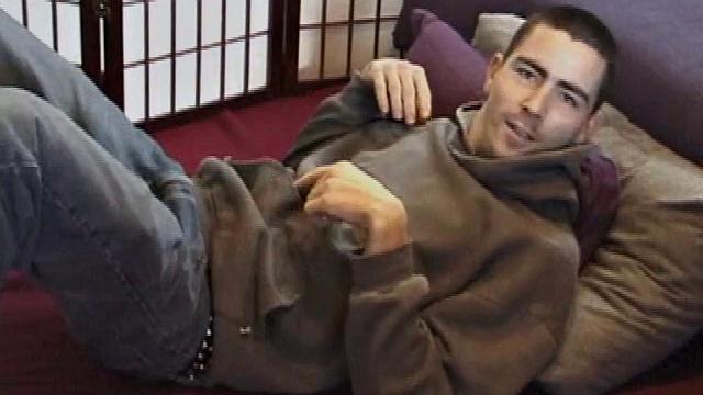 Dan's clothes quickly disappear and he pumps steadily with his left hand, showing off the two stars tattooed on his forearm. Lubrication enhances Dan's serious stroke session.