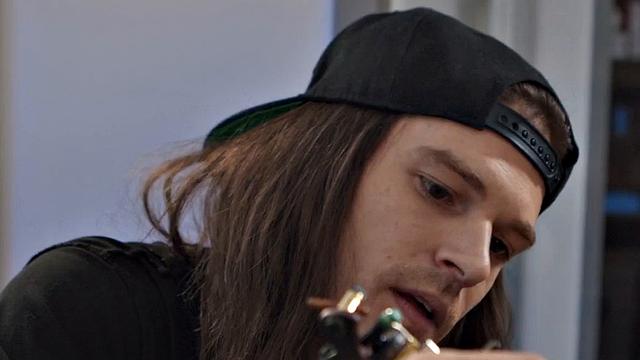 Dominant with long hair barebacks twink at massage