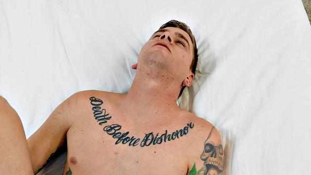 Cumming stud bareback fucked by tattooed at home