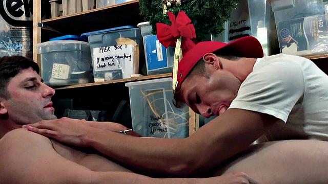 Athletic bottom DILF barebacked by twunk in stockroom