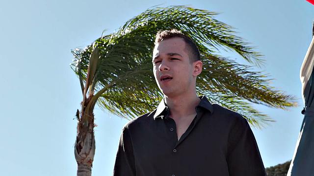 смотри как зрелая трахается и сосёт с королевой минета и парнем