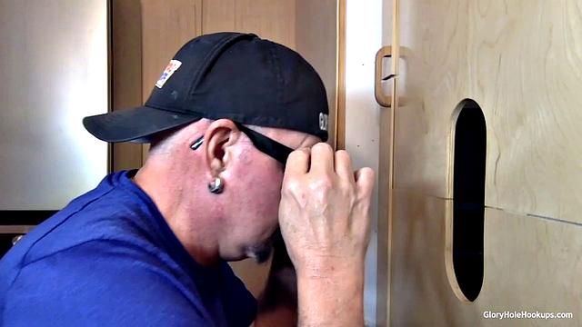 Восемь дней жаркой гей-глорихоловой активности с мощными выбросами спермы