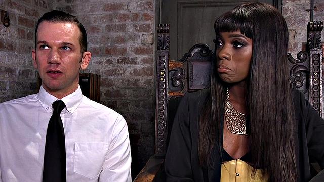 Femdom Nubian babe in latex facesits crossdresser sub