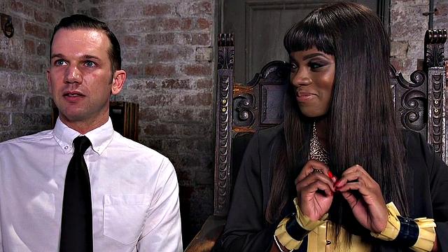 Femdom Nubian babe in latex facesits crossdresser sub