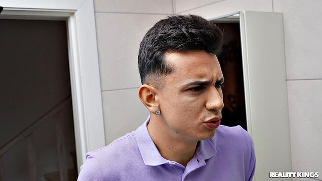 татуированная рыжая жёстко доминирует - от пощёчины до жаркого секса на кухне и в душе