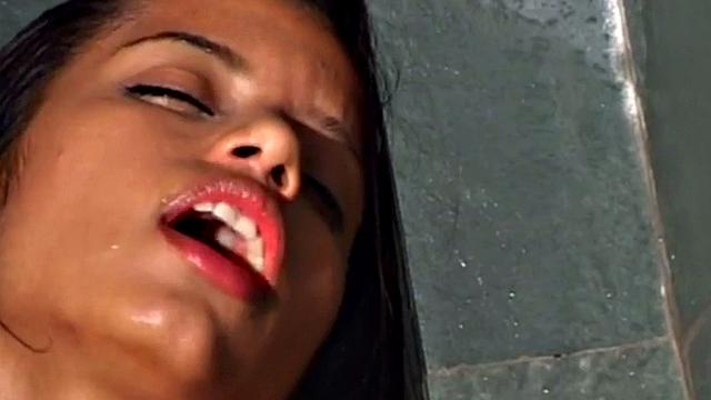 Latina Teen Shows ff her Hot Body