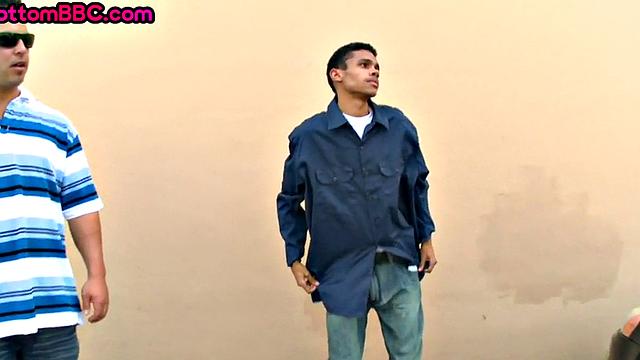 нубийский рабочий трахает парня на улице после знакомства