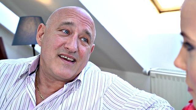 Old grandpa fucks 21yo slut in wet pussy hole