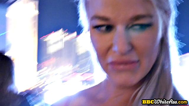 2 sexy sluts get analfucked by dude