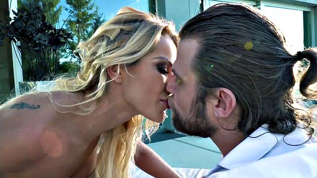 Pornstar babe enjoys outdoor footfetish anal with her hubby