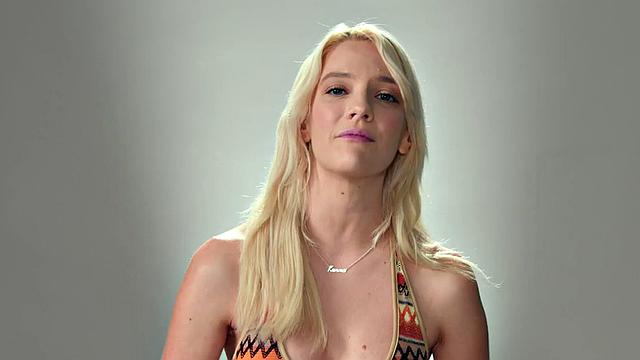 Stunning babe fingering her shaved pussy after casting