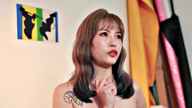 Bad models for a painter and then get him hard so she fucks