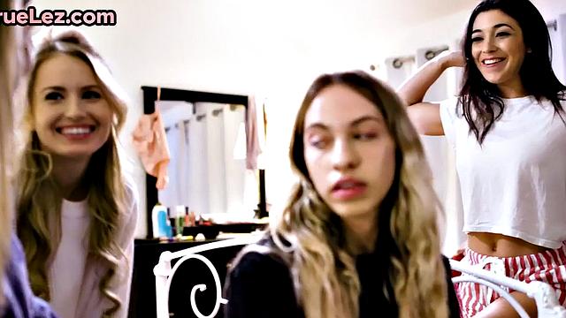 Dyke love fingering tight cunts while licking