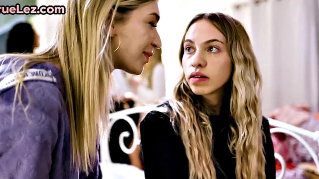 Dyke love fingering tight cunts while licking