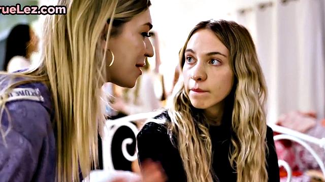 Dyke love fingering tight cunts while licking