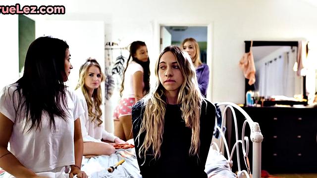 Dyke love fingering tight cunts while licking