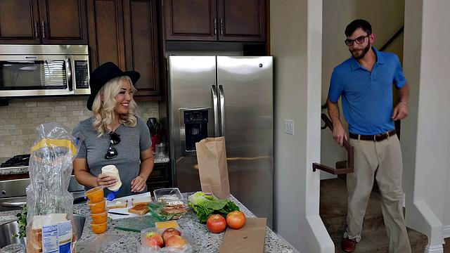 logan long раскладывает daisy haze по всем позам и мощно кончает