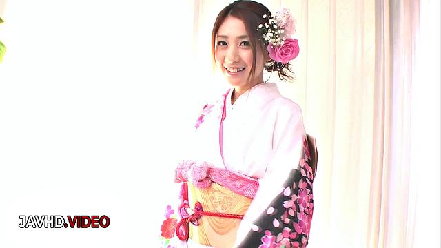 Seductive Japanese Kaori Maeda Gives Blowjob Before Passionate Sex