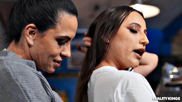 Karen Fucks Coffee Shop Girl