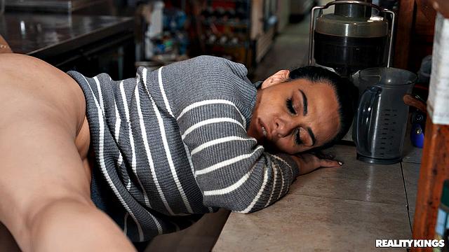 Karen Fucks Coffee Shop Girl