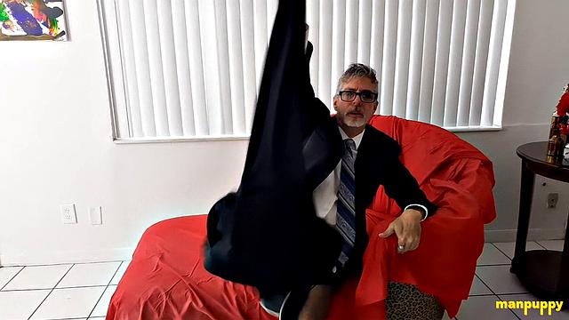 Бизнесмен в колготках свалился с сумки, а Ричард Леннокс подцепил что-то твёрдое