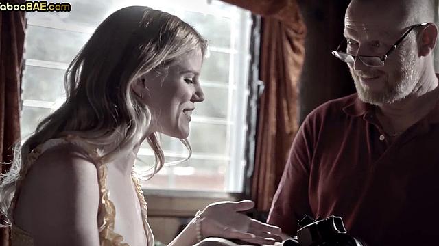 Petite babe sharing cock with busty after scissoring