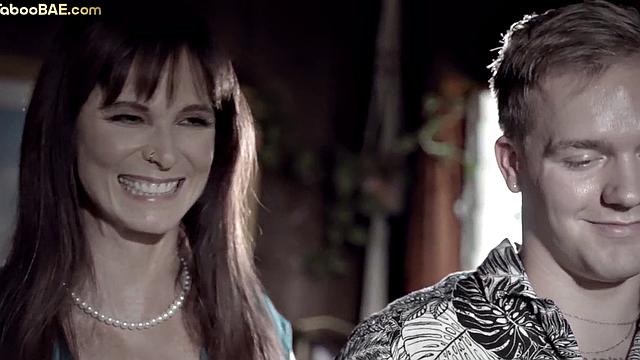 Petite babe sharing cock with busty after scissoring