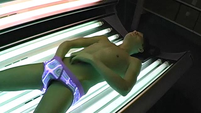 Латинский красавец Диего Старр дрочит и выдает мощный оргазм на камеру