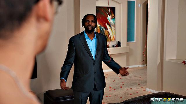 поймала парня на измене и тут же трахнула его соседа