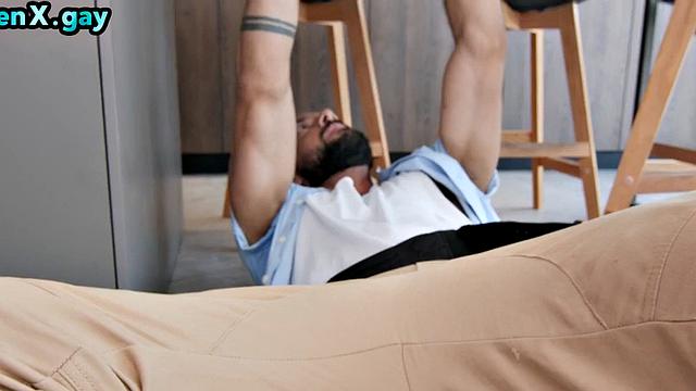 Manly worker barebacked by boss in doggystyle