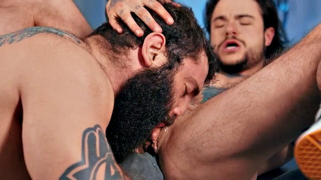 Gym inked gay stud pounding MTF after workout