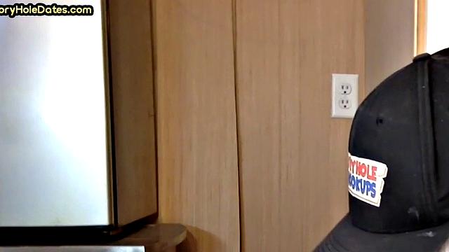 бородатый гей-дед сосёт в дырке и получает в жопу по полной