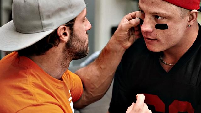 Sporty muscled stud barebacking BF till cumming on couch