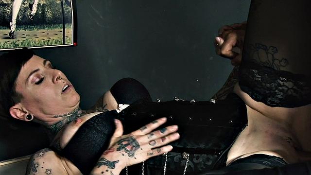 Shoot me hot juice on the face