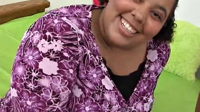 Hefty Taylor Spreads for Cock
