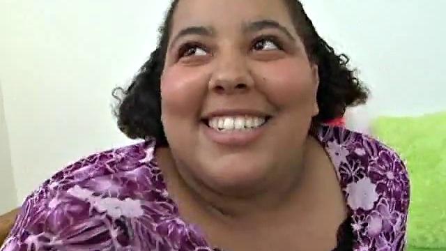 Hefty Taylor Spreads for Cock