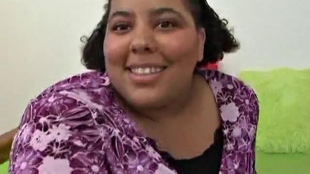 Hefty Taylor Spreads for Cock