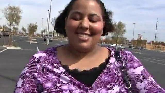 Hefty Taylor Spreads for Cock