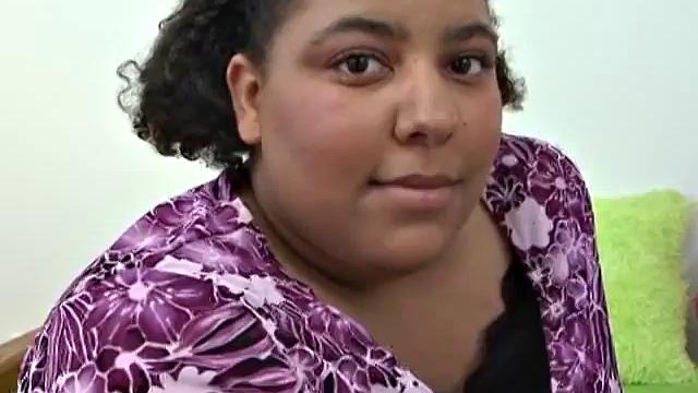 Hefty Taylor Spreads for Cock