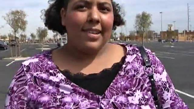 Hefty Taylor Spreads for Cock