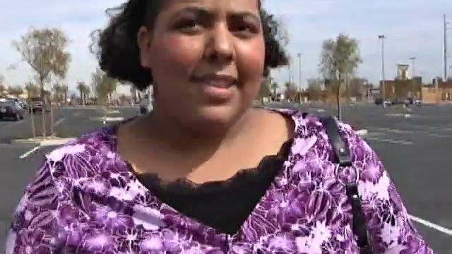 Hefty Taylor Spreads for Cock