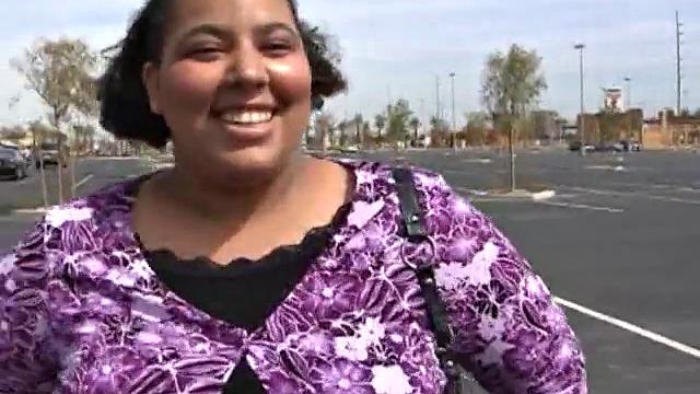 Hefty Taylor Spreads for Cock